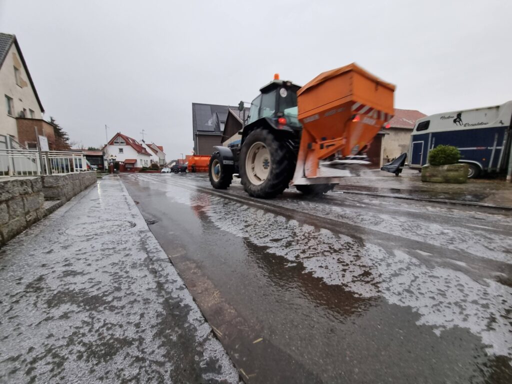 Glatteis wird an diesem Montag erwartet. Daher wechseln die Schulen in Warburg erneut in den Distanzunterricht.