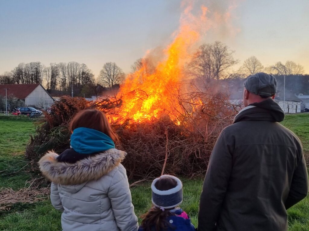 Osterfeuer in Germete